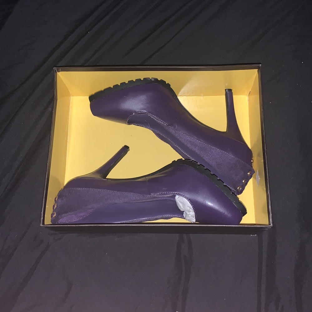 Coogi size 7 stilettos